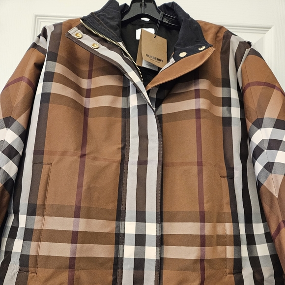 Burberry Puffer Jacket - Picture 3 of 4